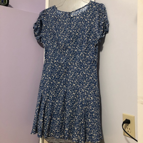 size 8 blue floral mini Princess Polly dress. Only worn once! light and airy OBO - Picture 4 of 4